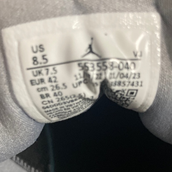 Jordan 1 Low men’s 8.5 - Picture 7 of 8